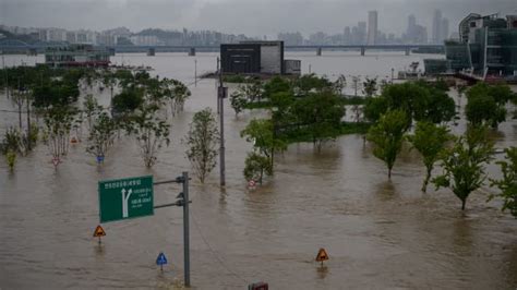 韩国中部地区暴雨死亡人数增至12个 另外14人失踪 | 8world
