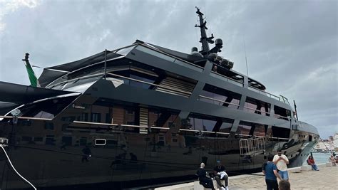 https://www.ilrestodelcarlino.it/image-service/version/c%3AZGIxYmRlYTktNmVjOC00%3AZTcyYWQz/il-main-lo-yacht-di-giorgio-armani-foto-twitter.webp?f=16%3A9&q=1&w=1560