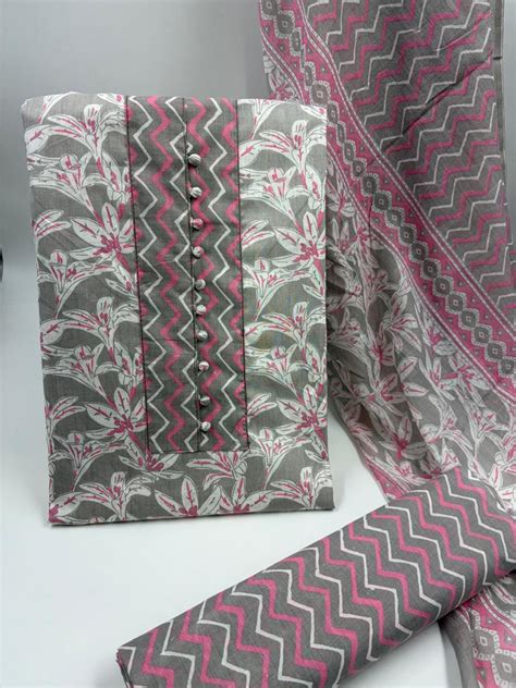 Morden Super Grey & Pink Floral Printed Cotton Kurta Set with Zigzag D ...
