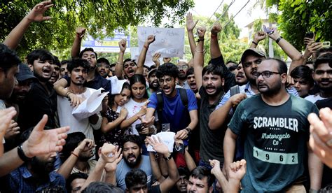 Massive protests erupt in Delhi after death of IAS aspirants in ...