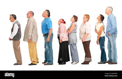 People Standing Line 的图像结果