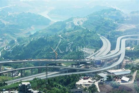 重庆：巫大高速进入最后扫尾工程-人民图片网