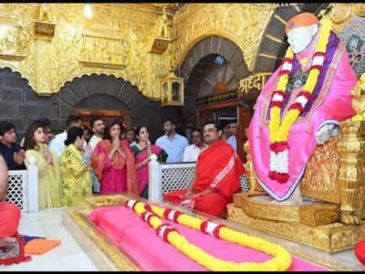 Shilpa Shetty visits Shirdi with Shamita and Sunanda Shetty, feels ...