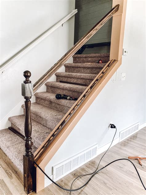 From half wall to banister and railing - DIY - LeCultivateur
