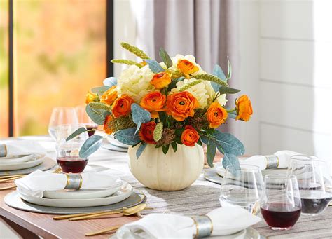 47 Beautiful Centerpiece Ideas for Your Thanksgiving Table