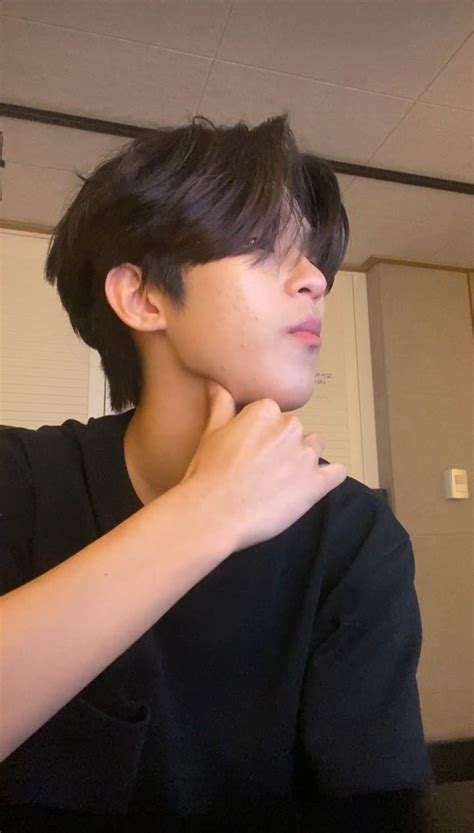 Pin van 𝙻𝚘𝚗𝚎𝚕𝚢 𝚆𝚑𝚊𝚕𝚎 op KHH BOYS