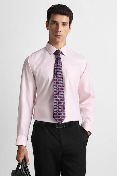 Buy Men Pink Custom Fit Stripe Full Sleeves Formal Shirt Online ...