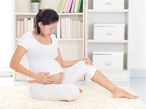 怀孕19周，肚子总是发硬发紧，坠胀是什么原因？