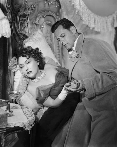 8 Stars Who Wore Their Own Diamond Jewelry in Films | Natural Diamonds