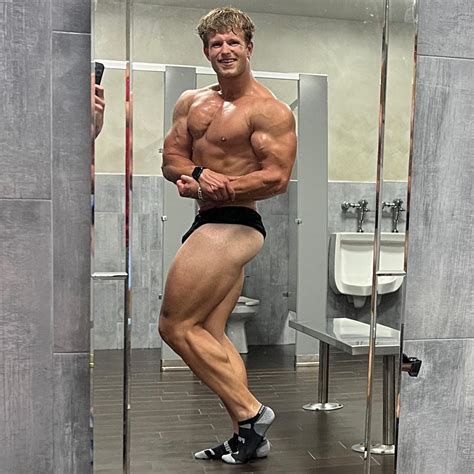 #classicphysique 8 weeks out , 6’2 currently 219 pounds : r/bodybuilding