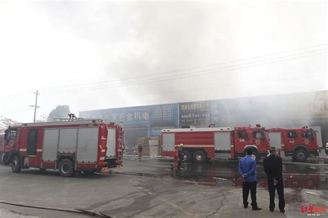 【建筑人】近日，成都高新区一在建工地着火 火已扑灭无人员伤亡_作业