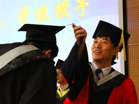 中国人民大学隆重举行2010年学士学位授予仪式 - 中国人民大学教务处