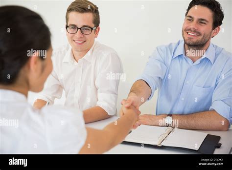Business People Greeting 的图像结果