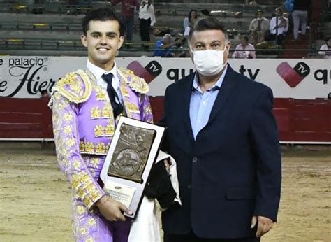 Diego Sánchez se lleva el trofeo “Manuel Capetillo” tras cortar dos ...