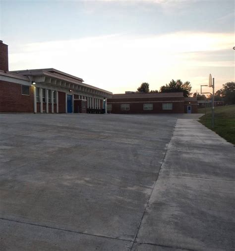 Everitt Middle School in 3900 Kipling St, Wheat Ridge, CO 80033, USA