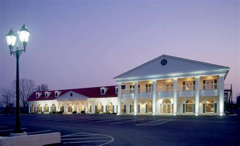 Claudia Sanders Dinner House - American Restaurant - Shelbyville, KY 40065