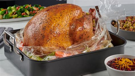 How to Cook a Turkey in an Oven Bag | Reynolds Brands