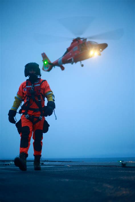 PO2 David Burns, a Coast Guard Air Station Kodiak aviation survival ...