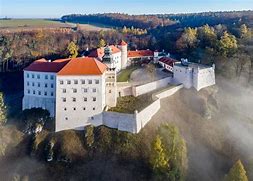 Resultado de imagem para Pieskowa Skala Castle 