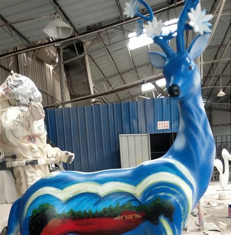 3米巨大型玻璃钢彩绘星空麋鹿雕塑景观美陈回头鹿雕像_港粤艺术雕塑-站酷ZCOOL