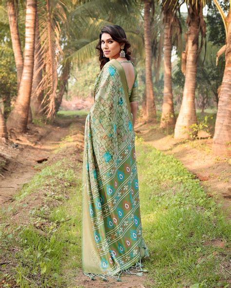 Elegant Light Green Tussar Silk Saree with Zari Motif Border