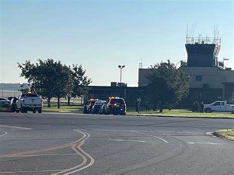Juvenile in custody following alleged bomb threat at Kan. airport