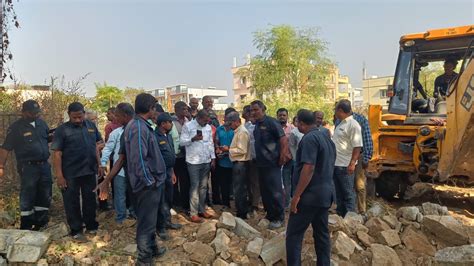 HYDRAA removes encroachments on roads, recover 1,200 yards in Malkajgiri