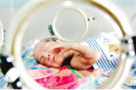 刚出生的婴儿多重为正常（新生宝宝出生时多重合适）-幼儿百科-魔术铺