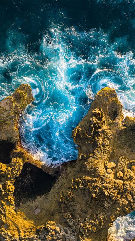 Overhead view of the famous Devil's tears coastline in Nusa Lembongan, Bali, Indonesia | Windows ...