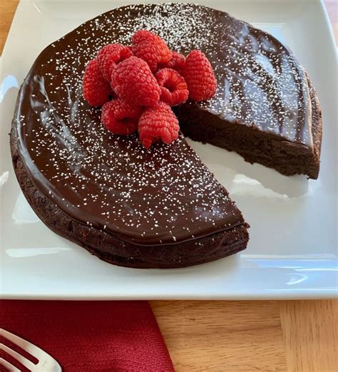 flourless chocolate torte with ganache