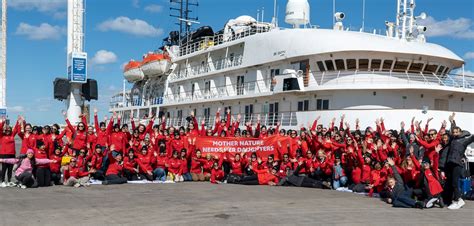 Do People Live in Antarctica? Exploring Antarctica's Inhabitants ...