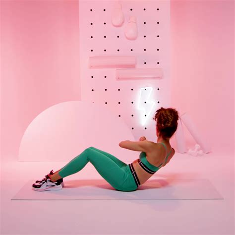 Russian Twist Tips For Total Core Strength, According To Trainers