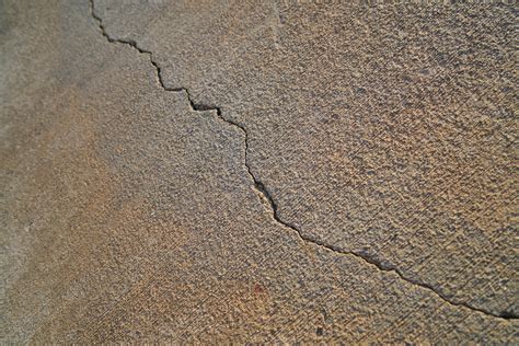 5 Tips To Seal Cracks In Concrete In Del Mar | 🥇Del Mar Concrete Contractor