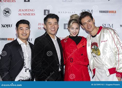 Comemoradores De Anos Do Ano Jiaoying Chegam No Assalto Fotografia ...
