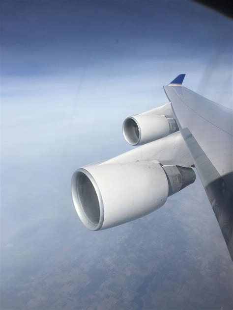 Window View 747 Landing 的图像结果