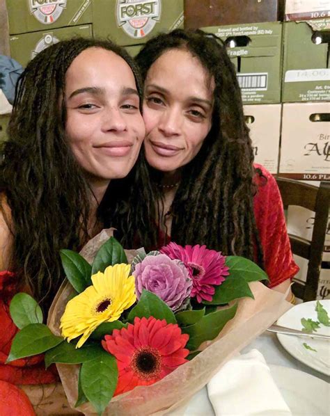 Zoë Kravitz & Mom Lisa Bonet Pose in Sweet Twinning Selfie