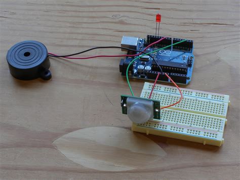 PIR Sensor Arduino Alarm 的图像结果