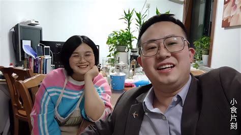 上海打工夫妻隔离13天，老公做了啥好吃的，刚出锅媳妇差点吃上头 - YouTube