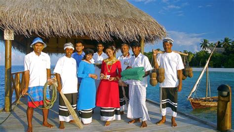 Maldives Local People 的图像结果