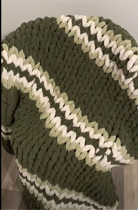 Chunky Knit Blanket Pattern | DIY Chunky Yarn Blanket