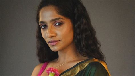 एक्ट्रेस के सामने शख्स ने की ऐसी गंदी हरकत, देखकर लगा सदमा, बोलीं- कांप ...