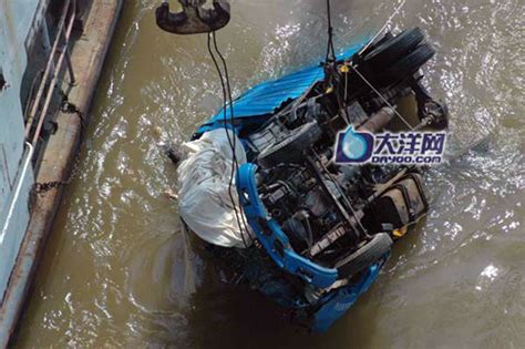 九江断桥事故开始打捞 已出水一辆汽车两具尸体-搜狐新闻