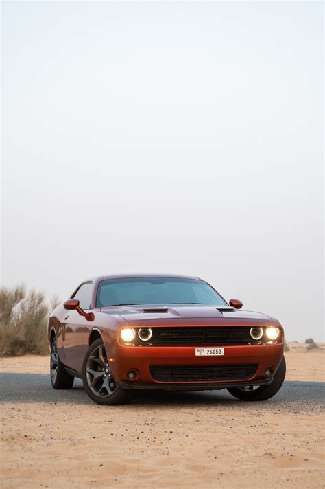 Взять в аренду DODGE CHALLENGER V6 2022-2023 или аналог в Дубаи, ОАЭ