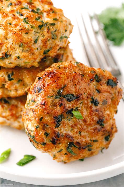 Easy Turkey Patties Recipe – Turkey Burger Recipe — Eatwell101
