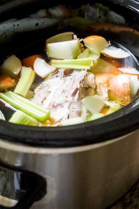 How to Make Chicken Stock in a Slow Cooker • Easy Stock