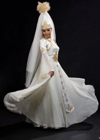 哈萨克民族服装（68张）：哈萨克妇女的传统服装，哈萨克斯坦女孩的民族服装