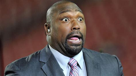 The details of Warren Sapp's shark bite are more ridiculous than you ...