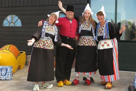 Volendam Cheese Farm Private Tour in Traditional Dutch Costume 2025 ...