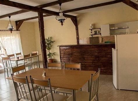 CASUTA TRANDAFIRILOR (Runcu) - Hostel Reviews & Photos - Tripadvisor