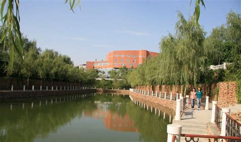 郑州大学西亚斯国际学院是几本？一年学费多少宿舍环境好不好？